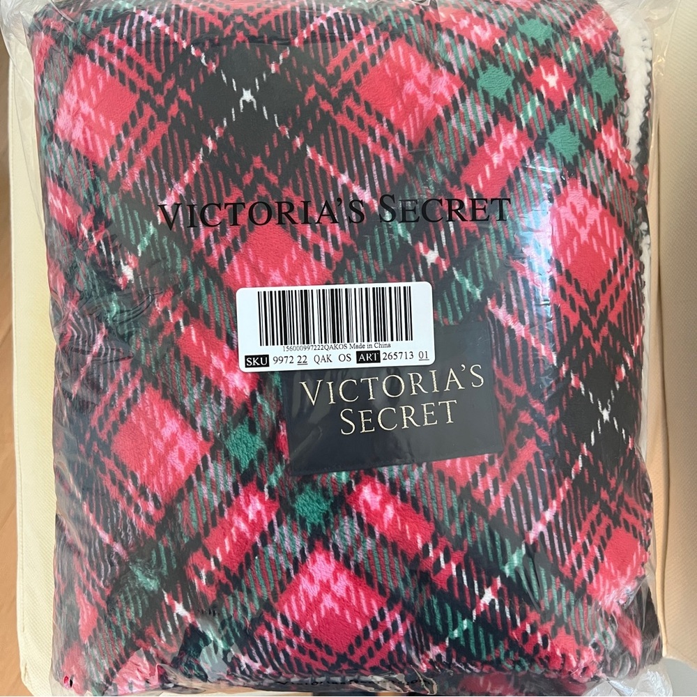 NEW Victoria's Secret Sherpa Fleece Plaid Blanket